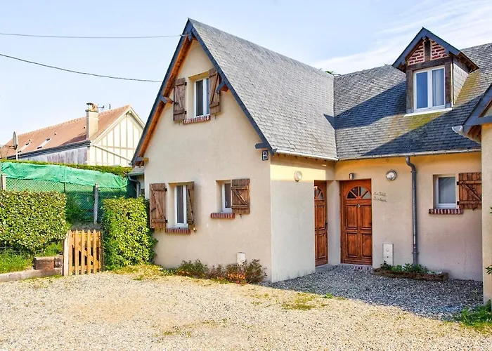 Charming Little Townhouse By The Sea Holiday home Varaville