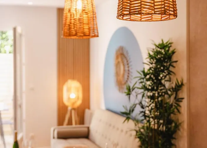 Charming Little Townhouse By The Sea *