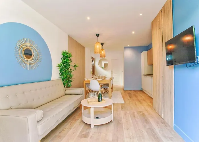 Charming Little Townhouse By The Sea *